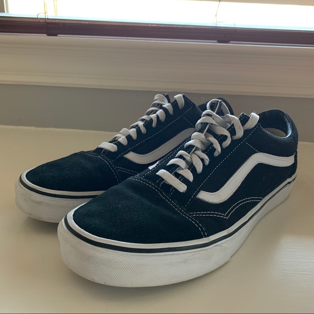 Black vans old skool (men’s 9.5) great condition!